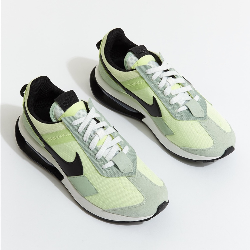 NWT Air Max Pre Day Sneakers